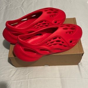 Yeeyz foam RUNNR vermillion “BRAND NEW”